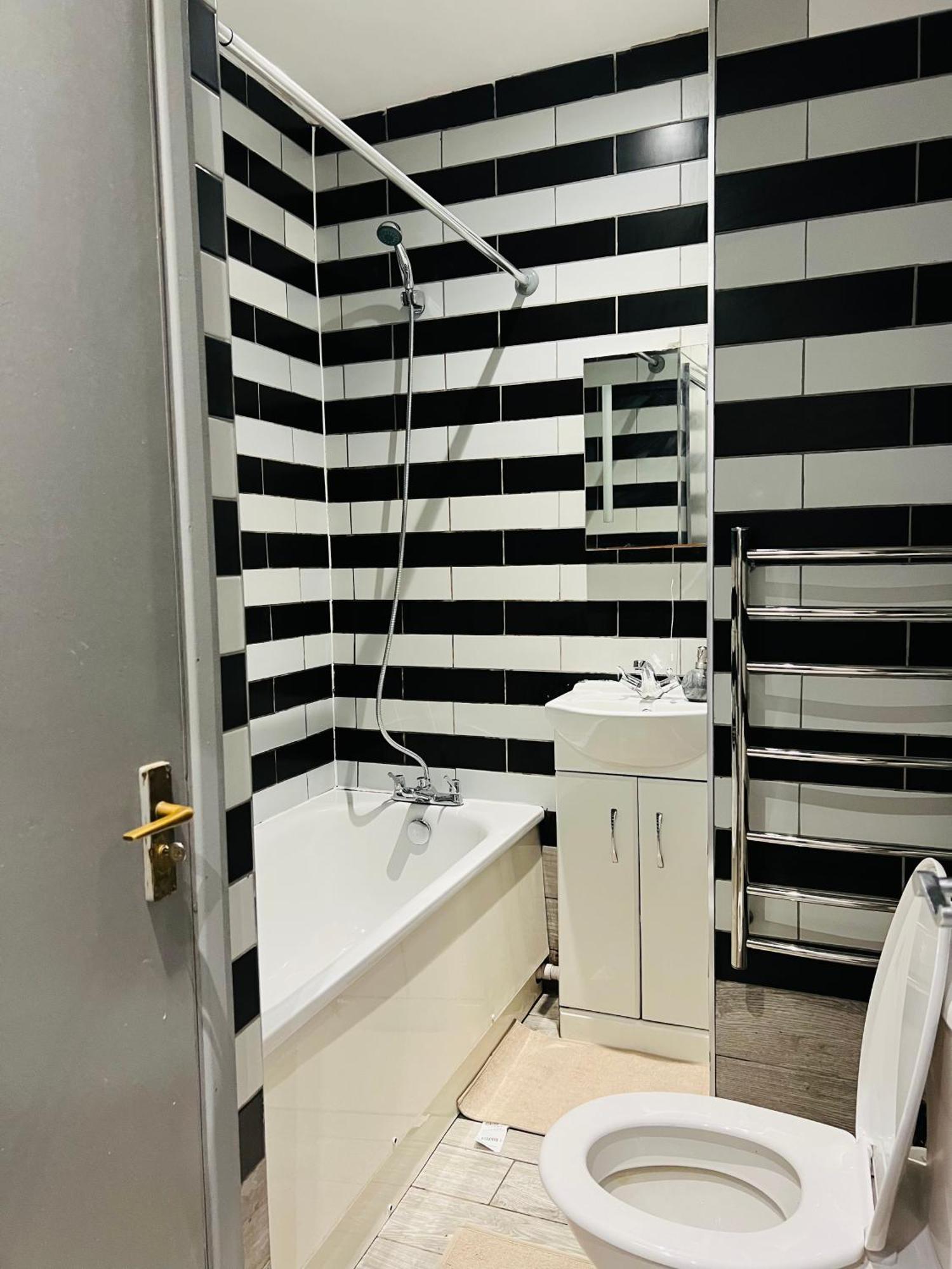 "Spacious Family, Friendly" 1 Bedroom In Kings Cross, St Pancras!!!118A Лондон Екстериор снимка
